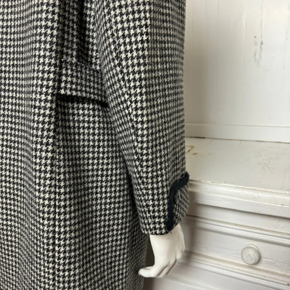 vintage: 60s 70s Houndstooth Black & White Wool Coat w Black Trimmed Edge - Picture 8 of 13